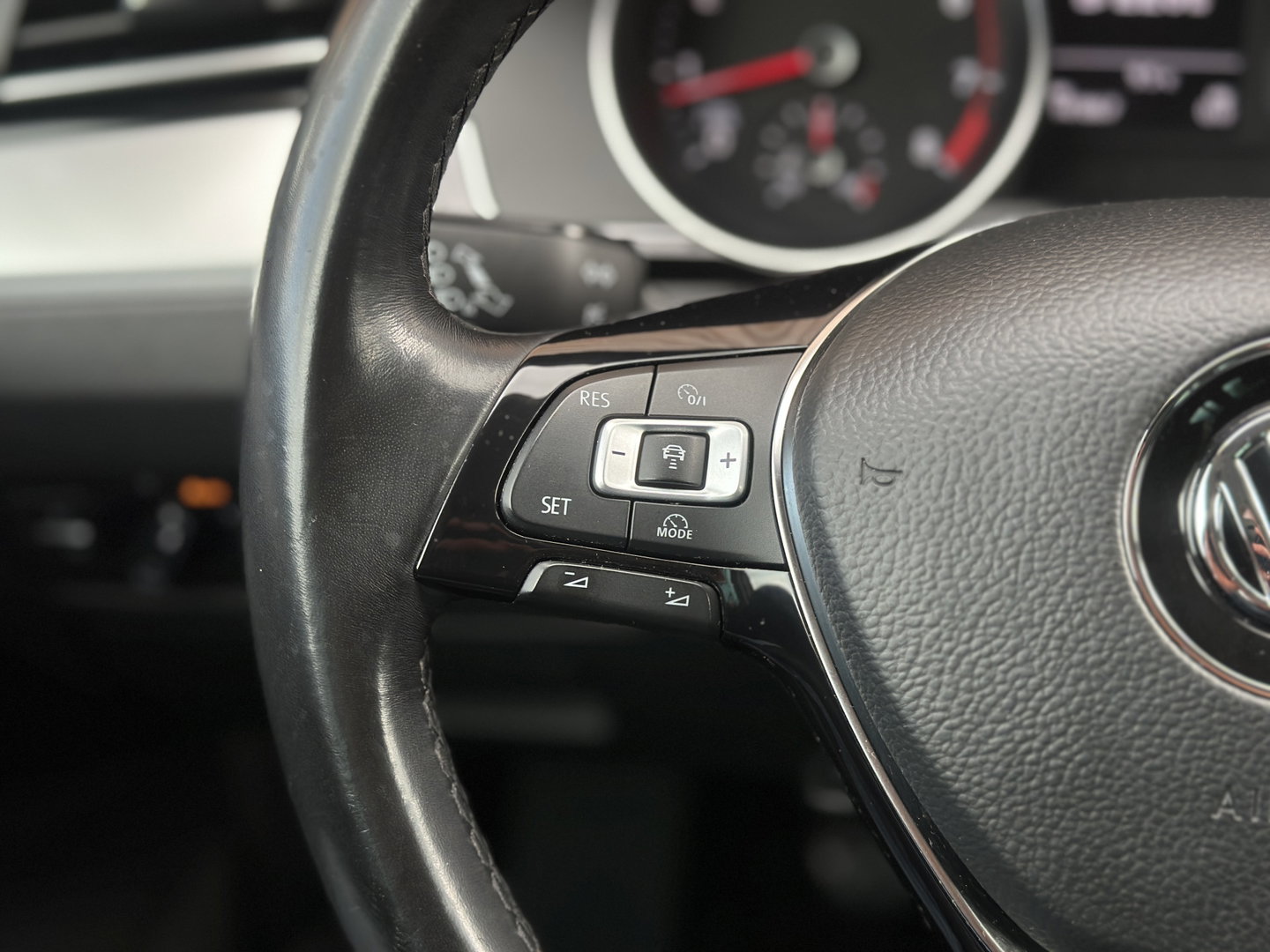 Volkswagen Passat Variant 1.4 TSI ACT Highline | Adaptieve Cruise Control | Parkeersensoren | Stoelverwarming | Verwarmbare Spiegels | Bluetooth | Front Assist |