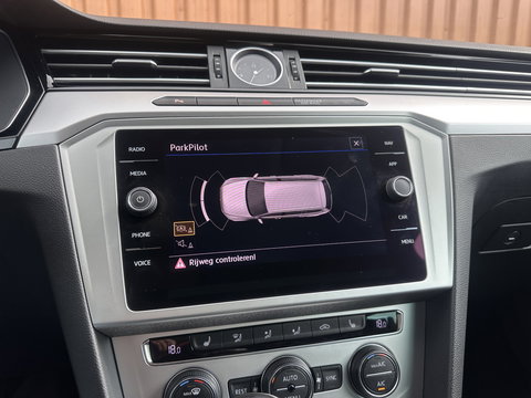 Volkswagen Passat Variant 1.4 TSI ACT Highline | Adaptieve Cruise Control | Parkeersensoren | Stoelverwarming | Verwarmbare Spiegels | Bluetooth | Front Assist |
