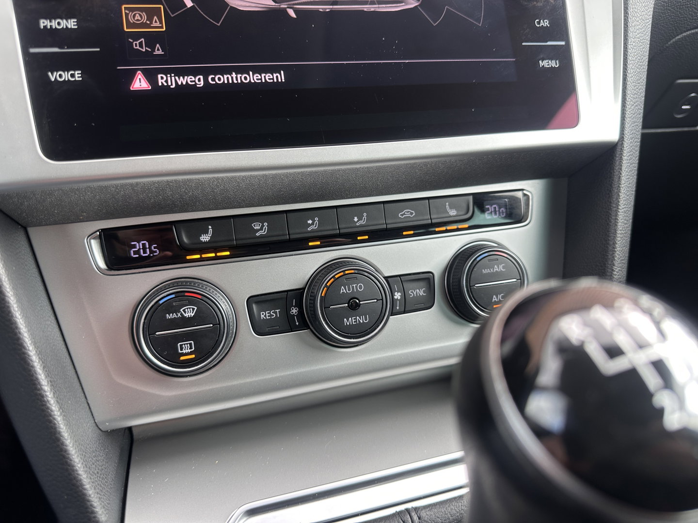 Volkswagen Passat Variant 1.4 TSI ACT Highline | Adaptieve Cruise Control | Parkeersensoren | Stoelverwarming | Verwarmbare Spiegels | Bluetooth | Front Assist |