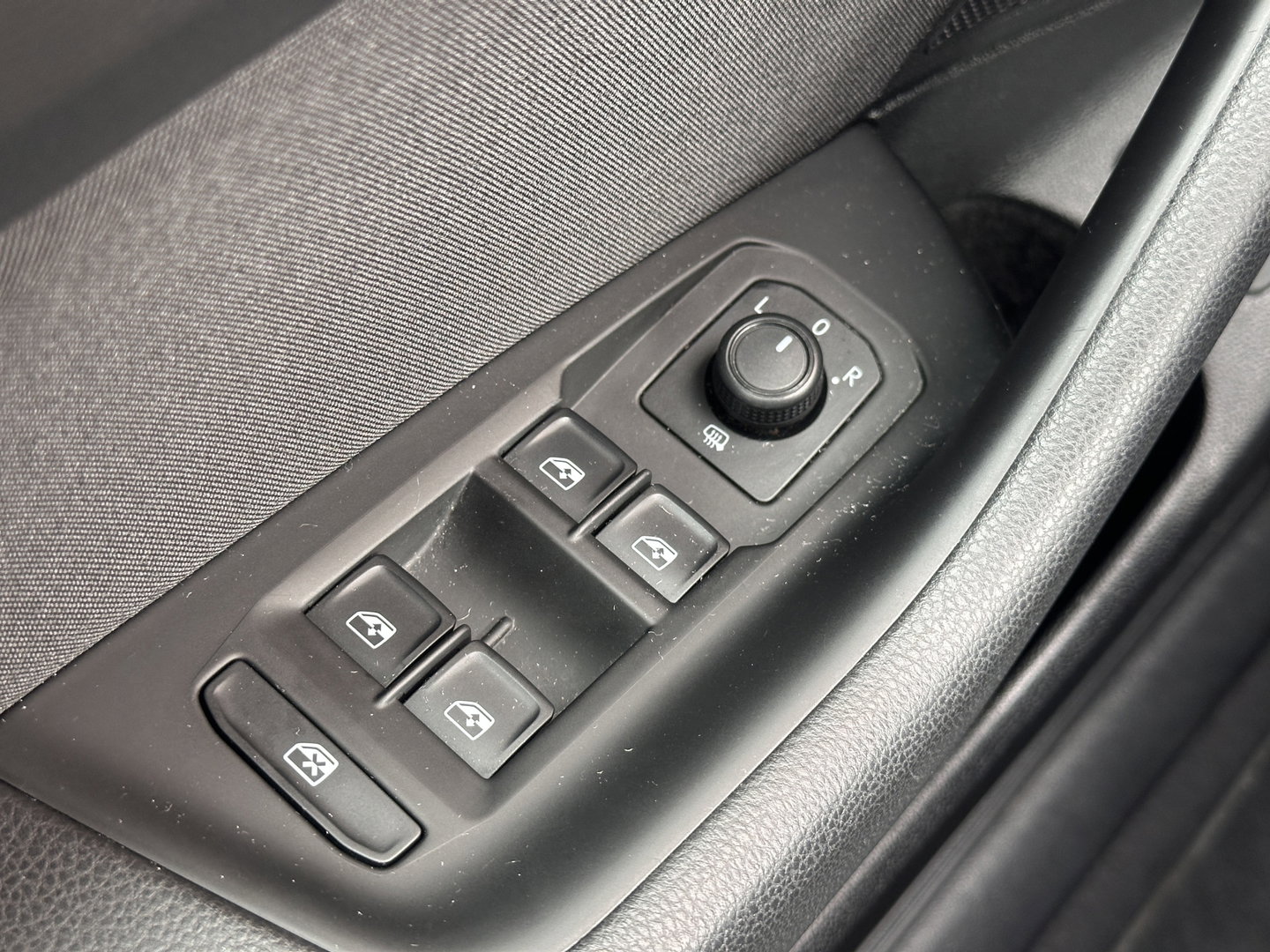 Volkswagen Passat Variant 1.4 TSI ACT Highline | Adaptieve Cruise Control | Parkeersensoren | Stoelverwarming | Verwarmbare Spiegels | Bluetooth | Front Assist |