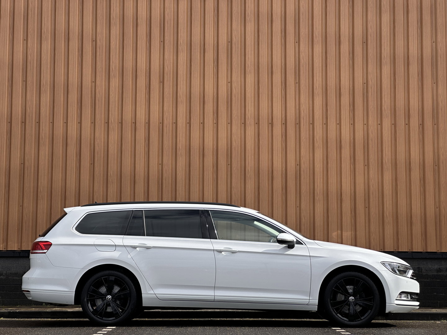 Volkswagen Passat Variant 1.4 TSI ACT Highline | Adaptieve Cruise Control | Parkeersensoren | Stoelverwarming | Verwarmbare Spiegels | Bluetooth | Front Assist |