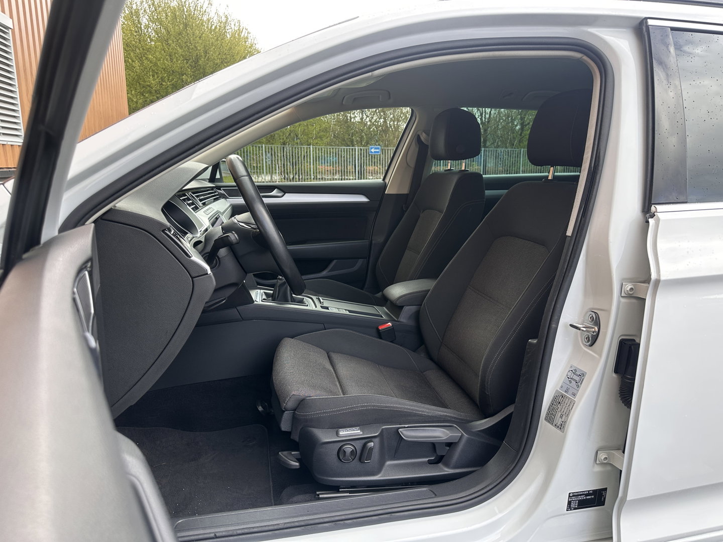 Volkswagen Passat Variant 1.4 TSI ACT Highline | Adaptieve Cruise Control | Parkeersensoren | Stoelverwarming | Verwarmbare Spiegels | Bluetooth | Front Assist |