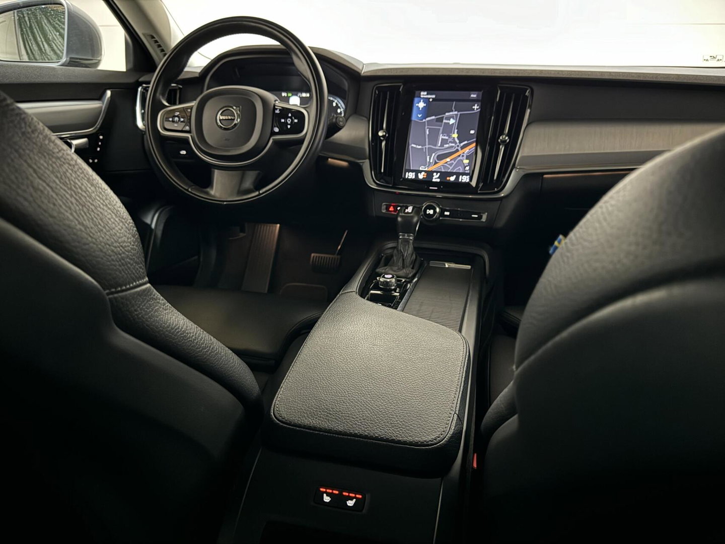 Volvo V90 2.0 T4 Momentum Leer Carplay Autopilot Trekh. NAP