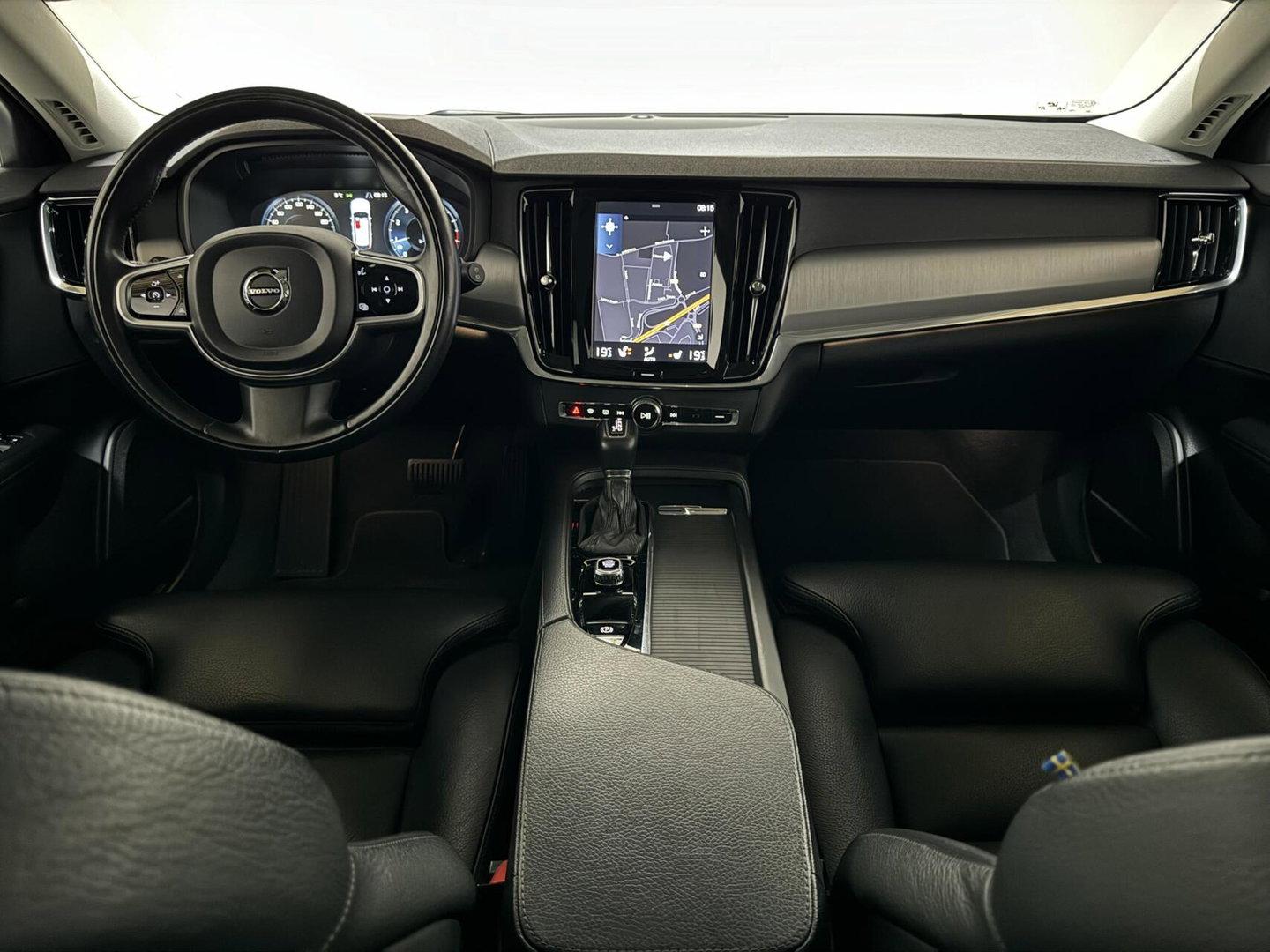 Volvo V90 2.0 T4 Momentum Leer Carplay Autopilot Trekh. NAP