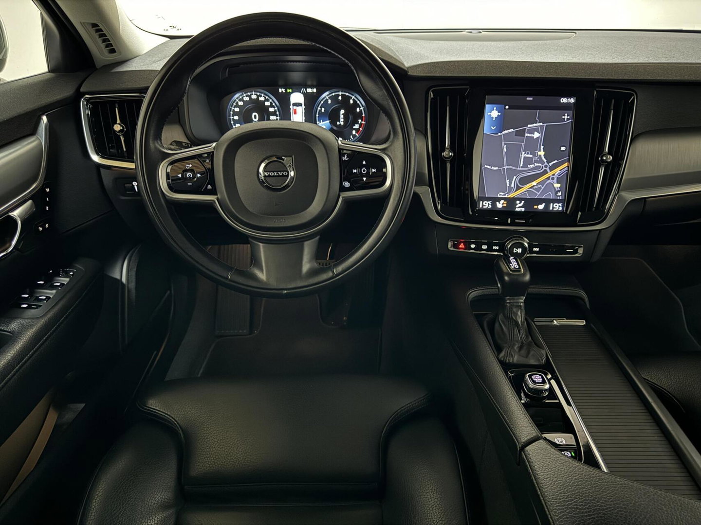 Volvo V90 2.0 T4 Momentum Leer Carplay Autopilot Trekh. NAP