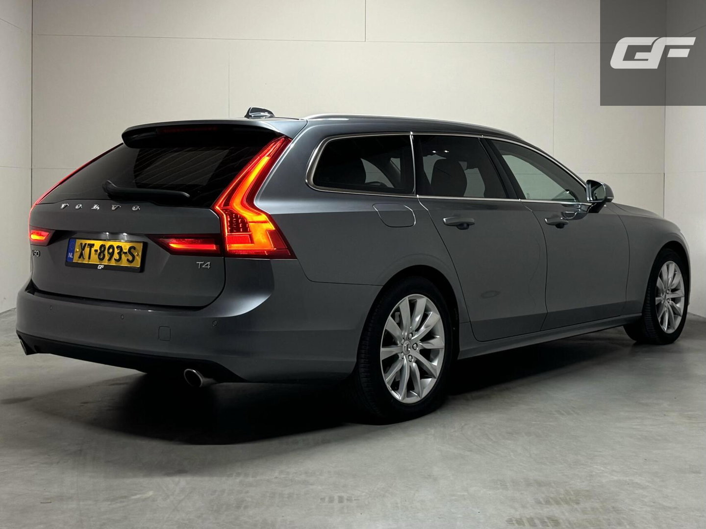 Volvo V90 2.0 T4 Momentum Leer Carplay Autopilot Trekh. NAP