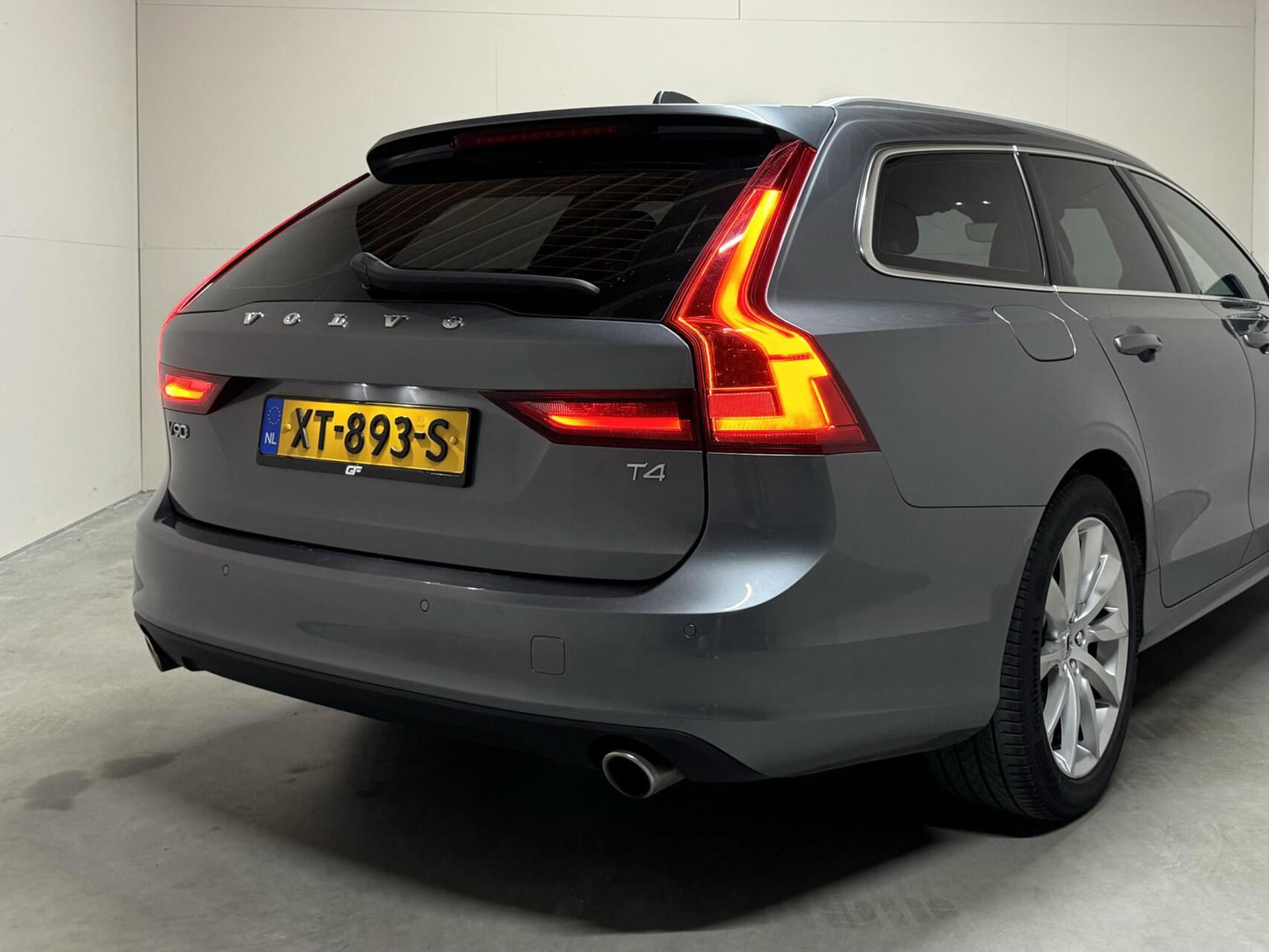 Volvo V90 2.0 T4 Momentum Leer Carplay Autopilot Trekh. NAP