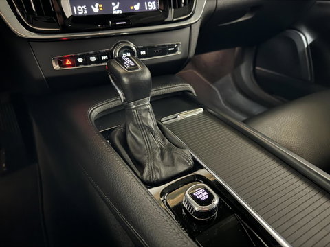 Volvo V90 2.0 T4 Momentum Leer Carplay Autopilot Trekh. NAP