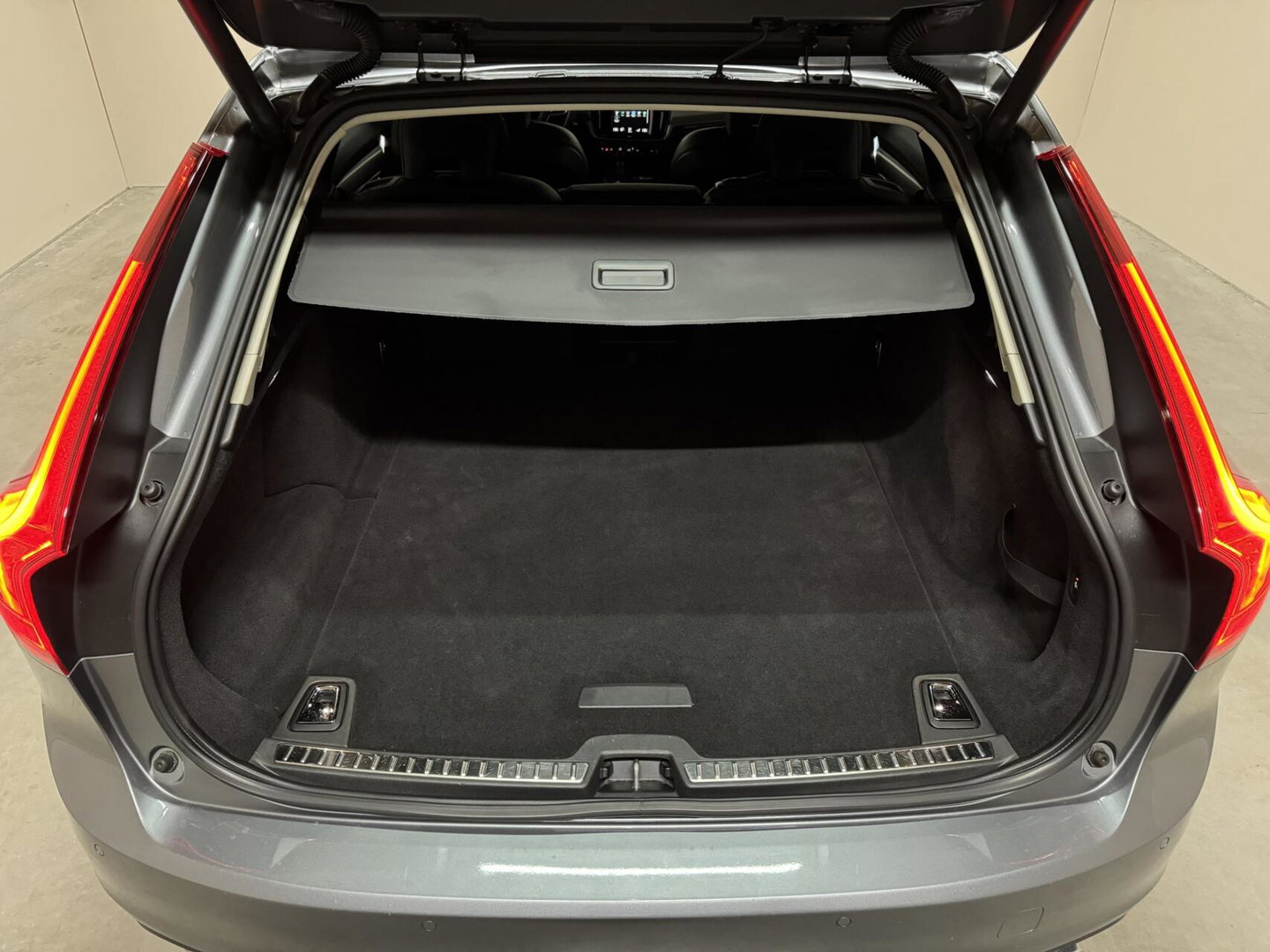 Volvo V90 2.0 T4 Momentum Leer Carplay Autopilot Trekh. NAP