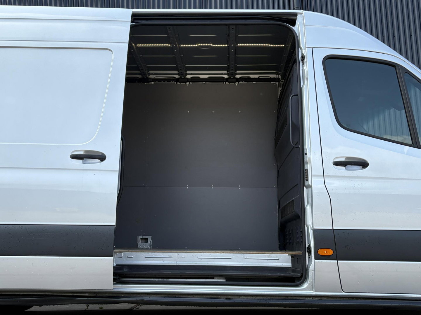 Mercedes-Benz Sprinter 319 3.0 V6 L4H2 | MARGE | VEEL LAADRUIMTE | CAMERA | LEDER | STUURWIELBEDIENING