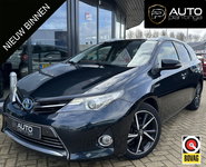 Toyota Auris - Touring Sports 1.8 Hybrid Executive | BOMVOL | PANO | Volledige Onderhoudshistorie | 2e Eigenaar | Nette Staat | NL AUTO | Achteruitrijcamera | Trekhaak | Stoelverwarming | Keyless Entry | Climate Control | Parkeersensoren | 3 Sleutels |