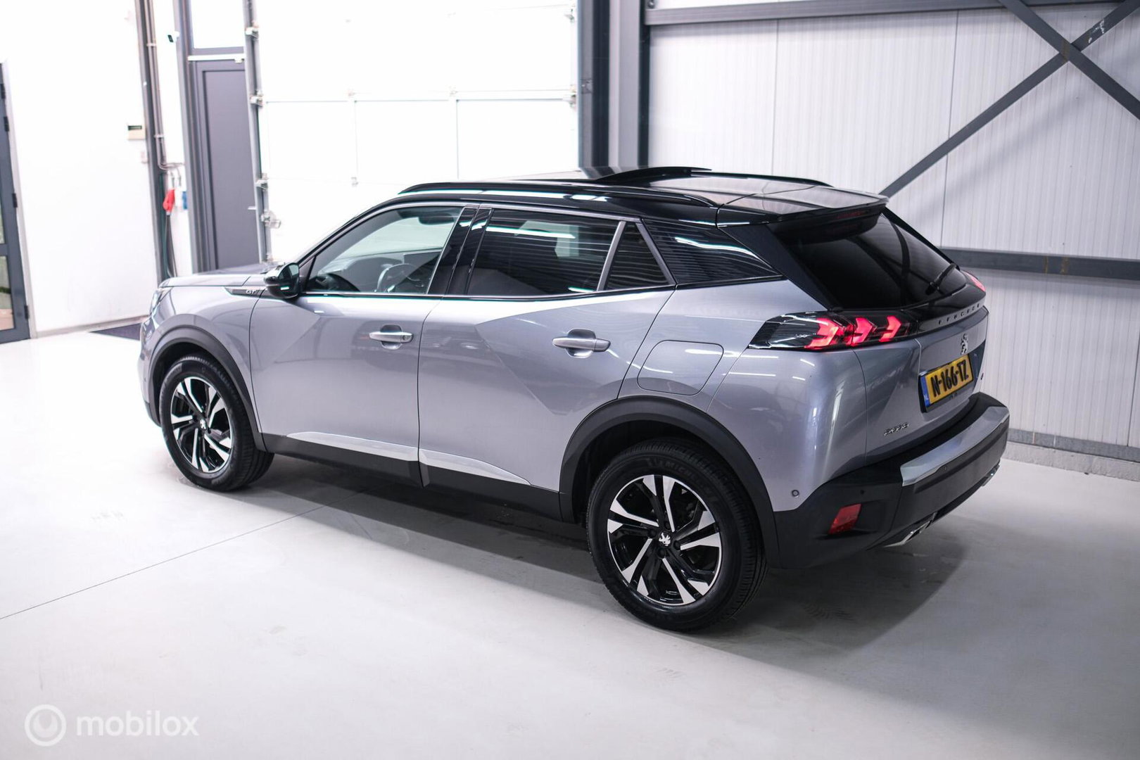 Peugeot 2008 1.2 PureTech GT | Panorama | Trekhaak | Camera | LED | Dealer OH | Nieuwe distributie | rijklaar |