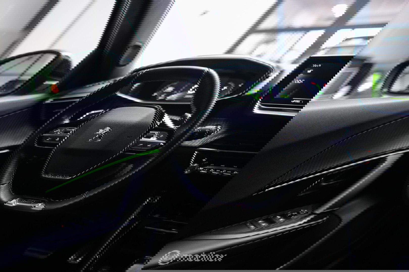 Peugeot 2008 1.2 PureTech GT | Panorama | Trekhaak | Camera | LED | Dealer OH | Nieuwe distributie | rijklaar |