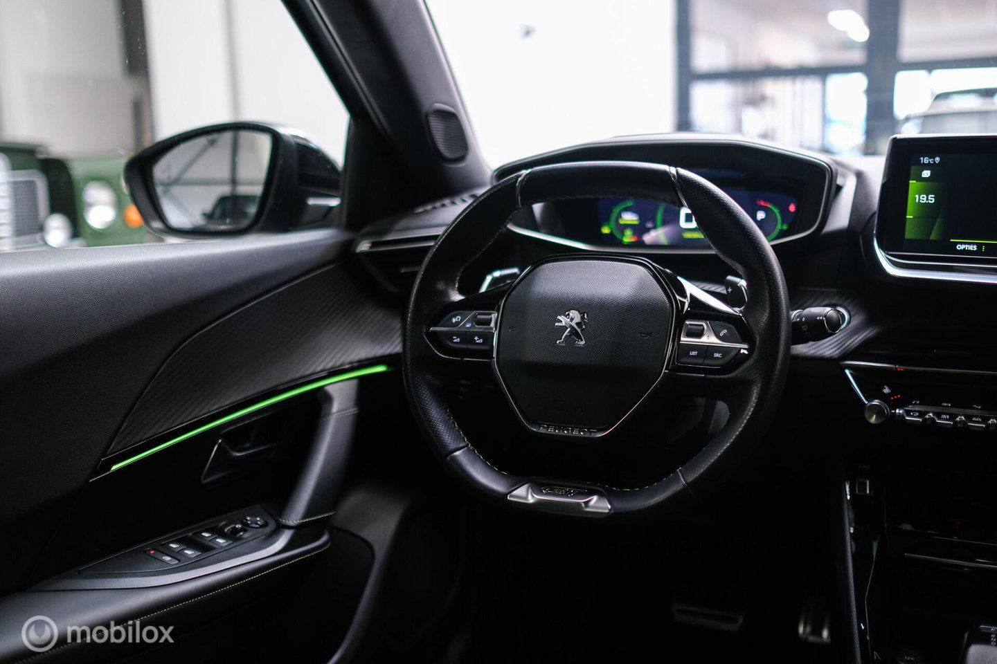 Peugeot 2008 1.2 PureTech GT | Panorama | Trekhaak | Camera | LED | Dealer OH | Nieuwe distributie | rijklaar |