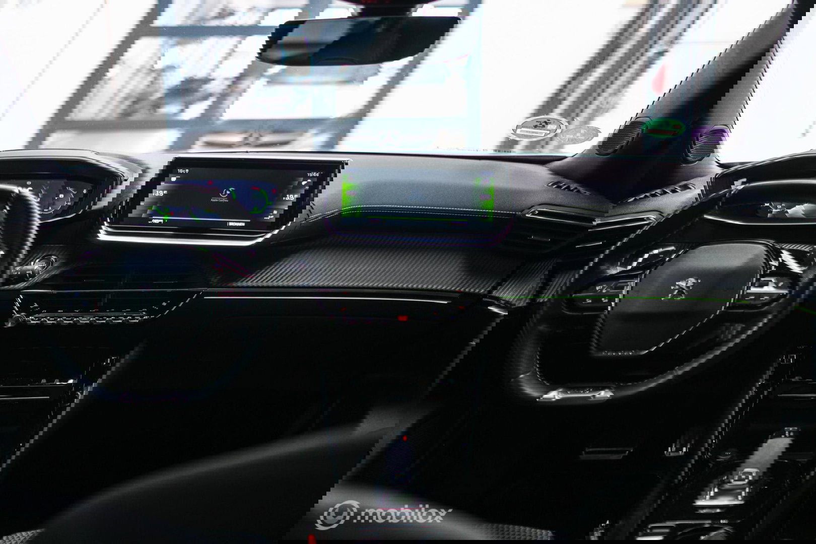 Peugeot 2008 1.2 PureTech GT | Panorama | Trekhaak | Camera | LED | Dealer OH | Nieuwe distributie | rijklaar |