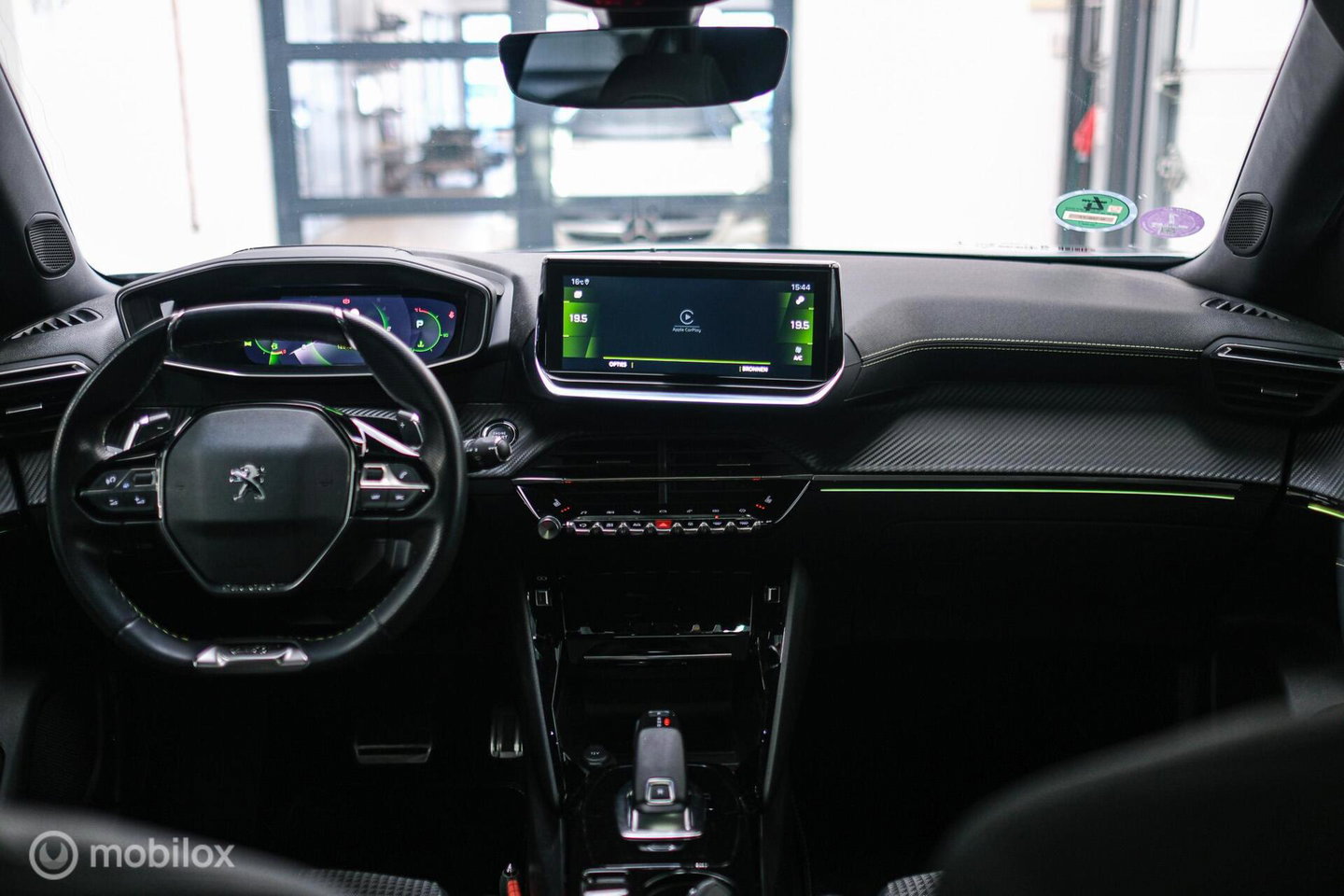 Peugeot 2008 1.2 PureTech GT | Panorama | Trekhaak | Camera | LED | Dealer OH | Nieuwe distributie | rijklaar |