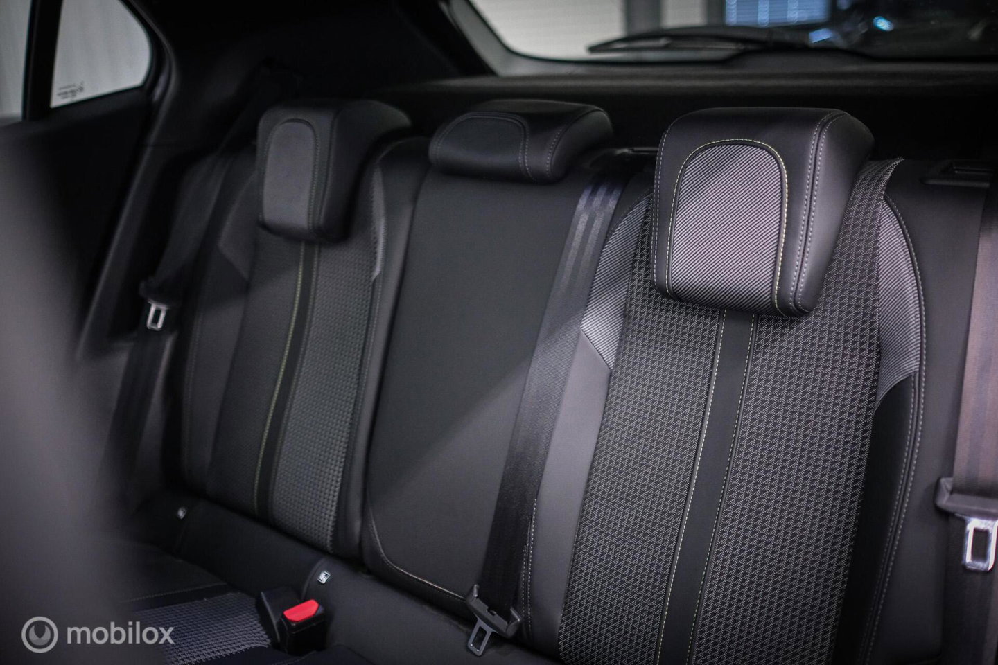 Peugeot 2008 1.2 PureTech GT | Panorama | Trekhaak | Camera | LED | Dealer OH | Nieuwe distributie | rijklaar |