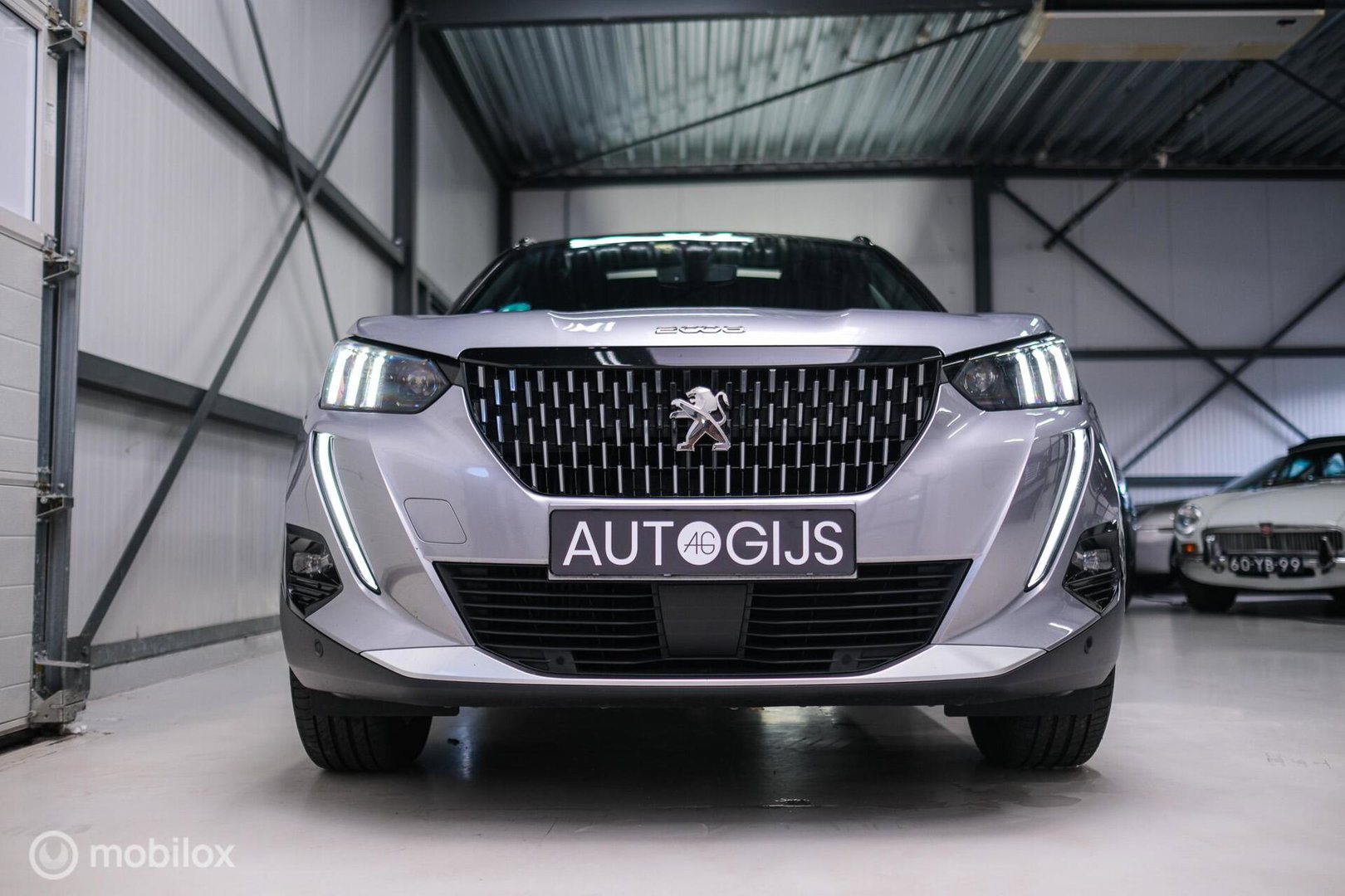 Peugeot 2008 1.2 PureTech GT | Panorama | Trekhaak | Camera | LED | Dealer OH | Nieuwe distributie | rijklaar |