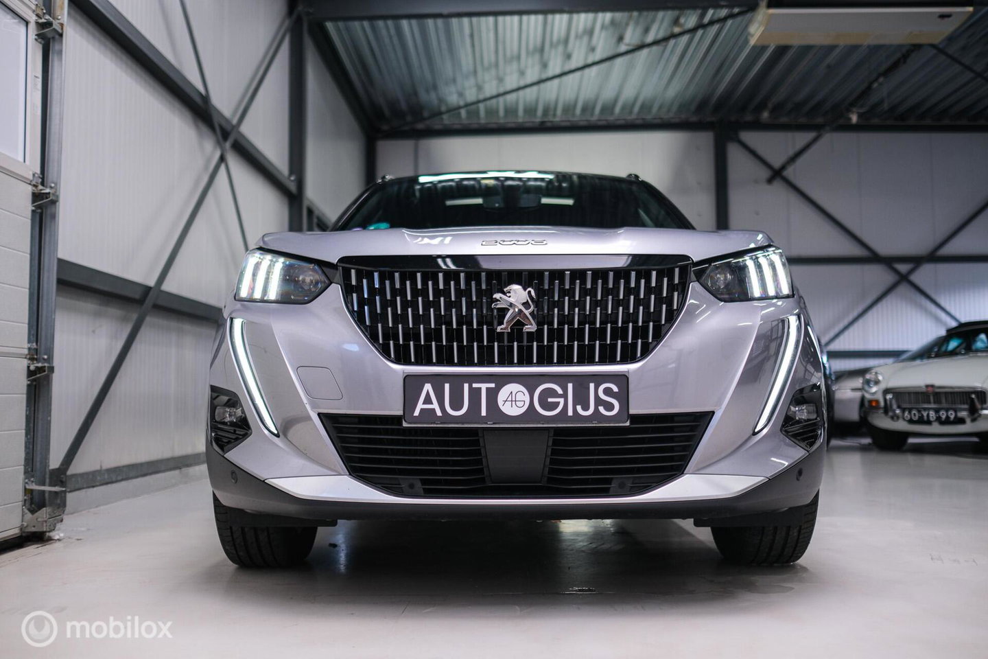 Peugeot 2008 1.2 PureTech GT | Panorama | Trekhaak | Camera | LED | Dealer OH | Nieuwe distributie | rijklaar |