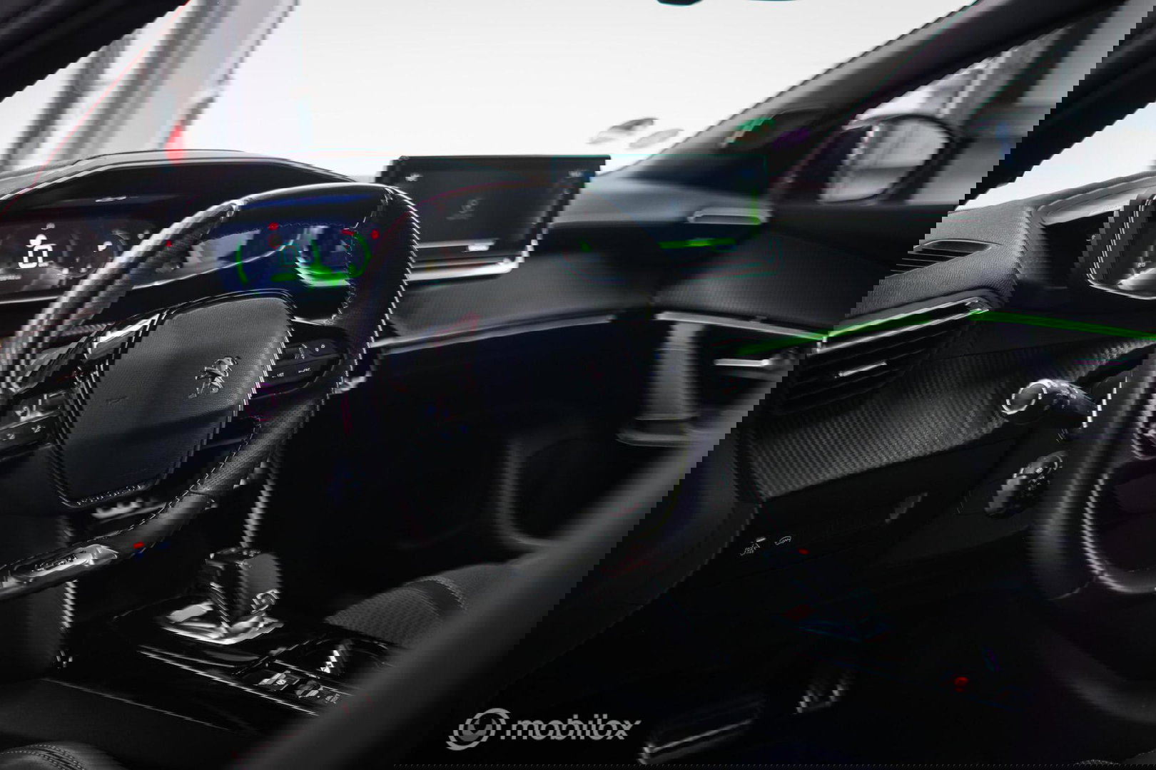 Peugeot 2008 1.2 PureTech GT | Panorama | Trekhaak | Camera | LED | Dealer OH | Nieuwe distributie | rijklaar |