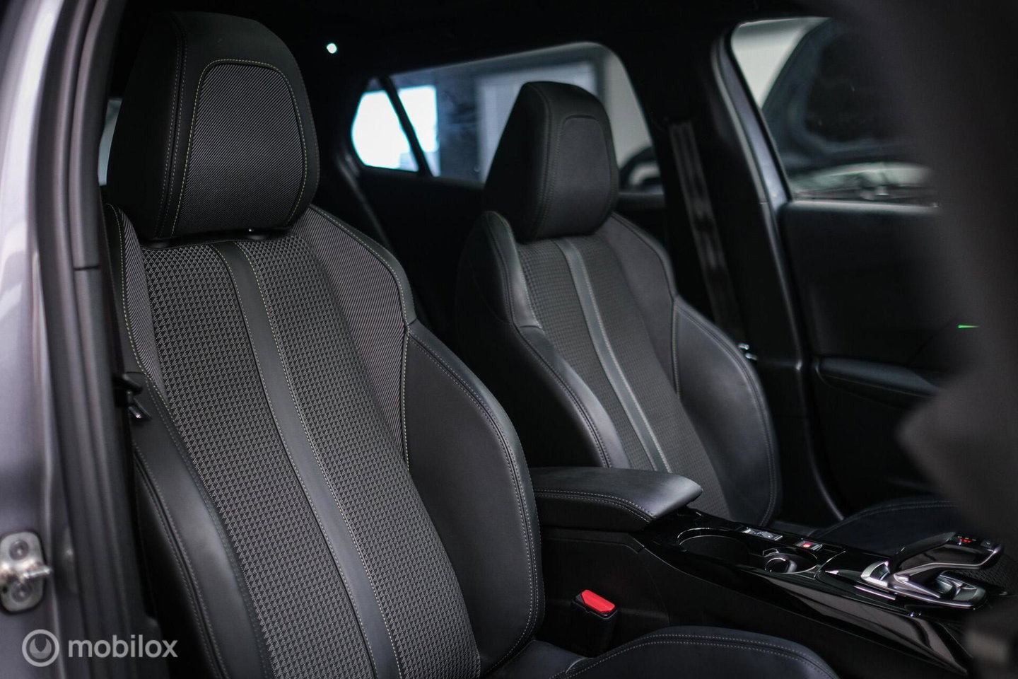 Peugeot 2008 1.2 PureTech GT | Panorama | Trekhaak | Camera | LED | Dealer OH | Nieuwe distributie | rijklaar |