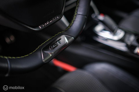 Peugeot 2008 1.2 PureTech GT | Panorama | Trekhaak | Camera | LED | Dealer OH | Nieuwe distributie | rijklaar |