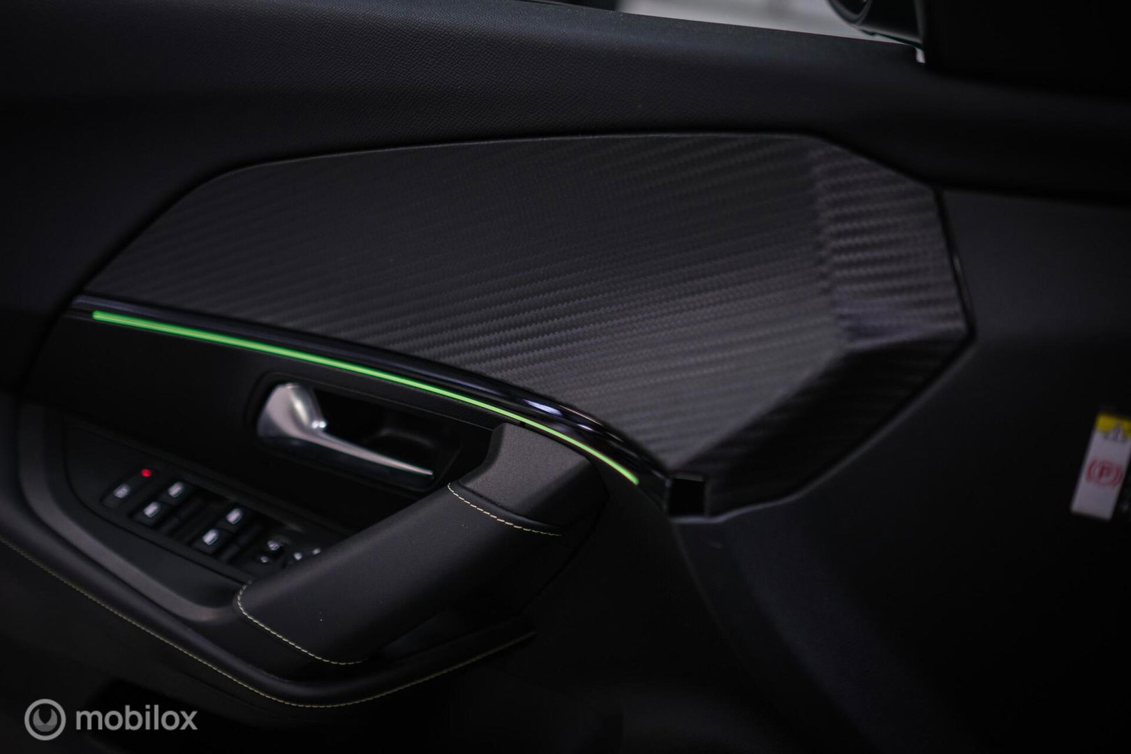 Peugeot 2008 1.2 PureTech GT | Panorama | Trekhaak | Camera | LED | Dealer OH | Nieuwe distributie | rijklaar |