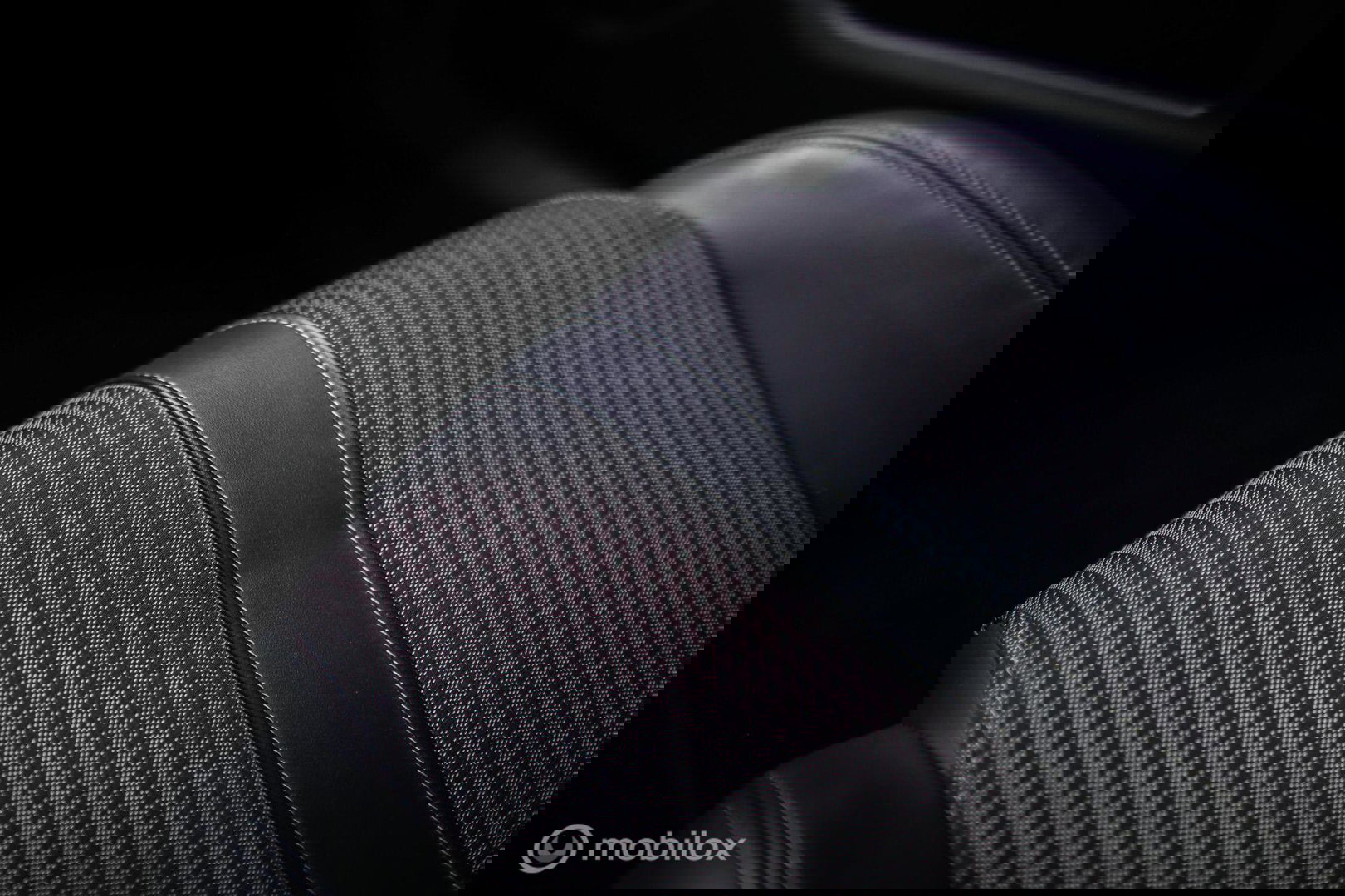 Peugeot 2008 1.2 PureTech GT | Panorama | Trekhaak | Camera | LED | Dealer OH | Nieuwe distributie | rijklaar |