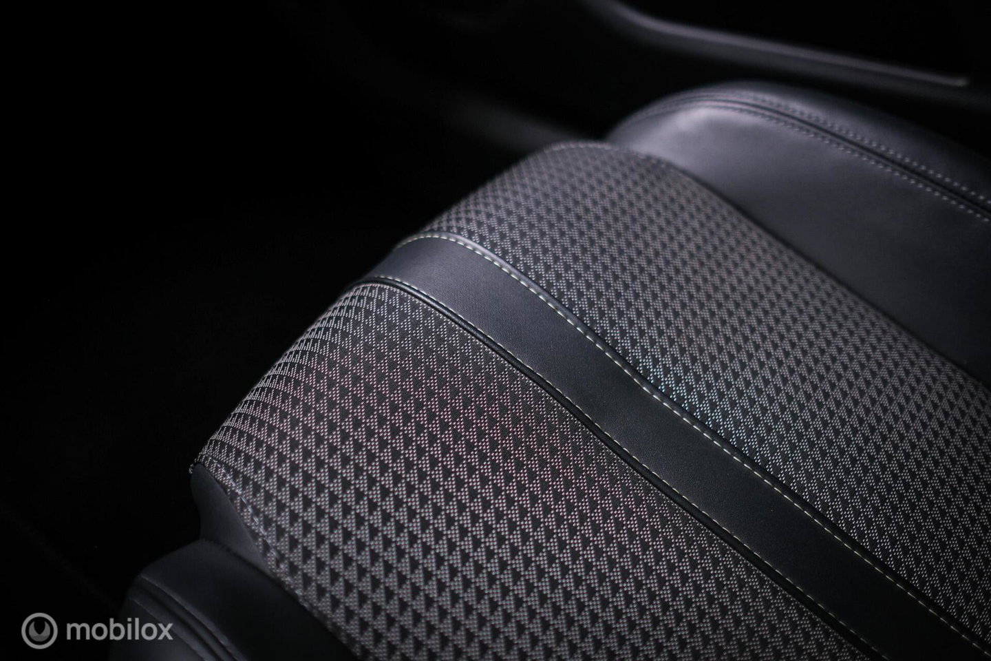 Peugeot 2008 1.2 PureTech GT | Panorama | Trekhaak | Camera | LED | Dealer OH | Nieuwe distributie | rijklaar |