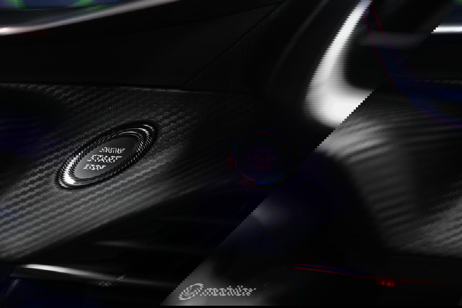 Peugeot 2008 1.2 PureTech GT | Panorama | Trekhaak | Camera | LED | Dealer OH | Nieuwe distributie | rijklaar |