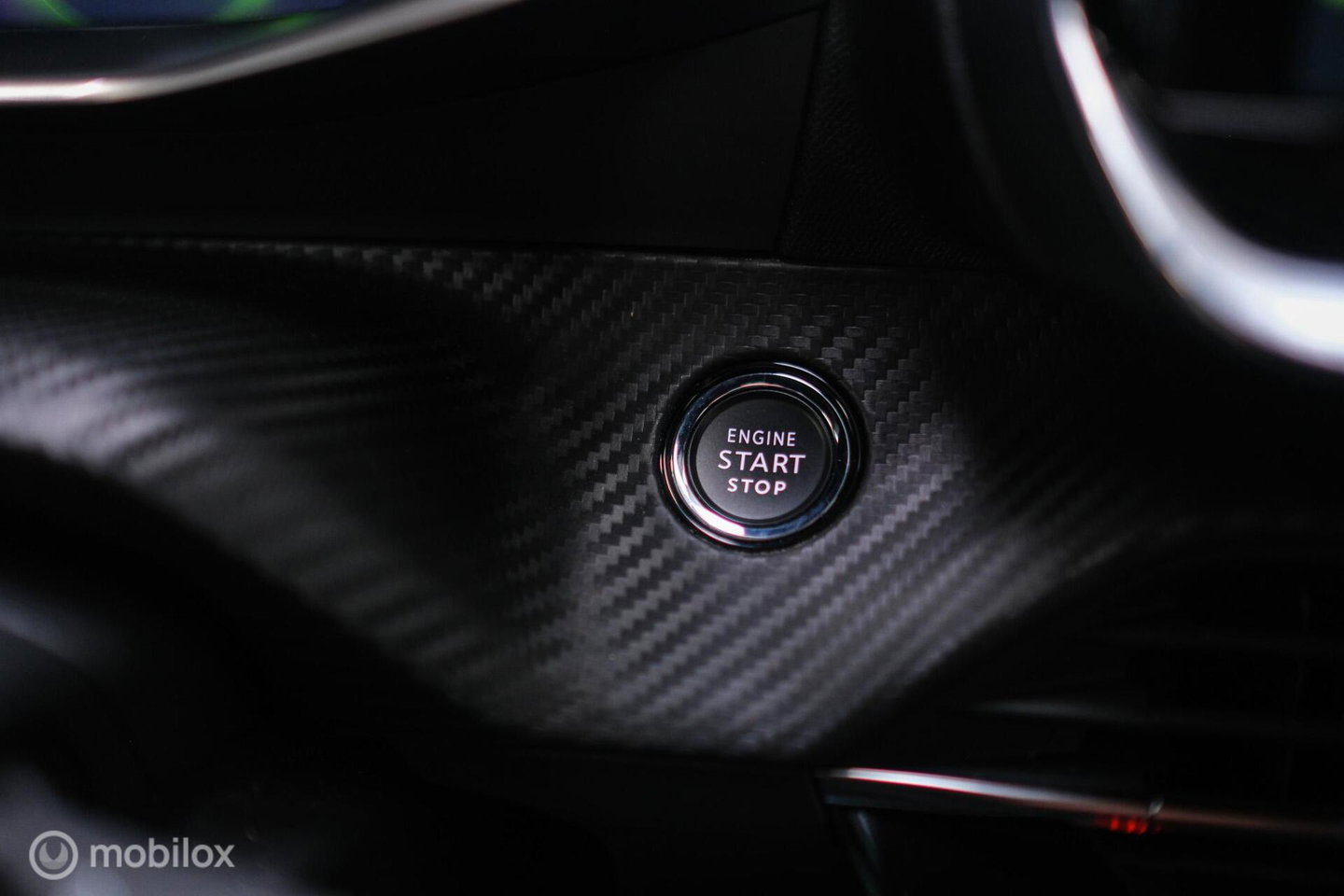 Peugeot 2008 1.2 PureTech GT | Panorama | Trekhaak | Camera | LED | Dealer OH | Nieuwe distributie | rijklaar |