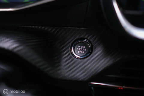 Peugeot 2008 1.2 PureTech GT | Panorama | Trekhaak | Camera | LED | Dealer OH | Nieuwe distributie | rijklaar |