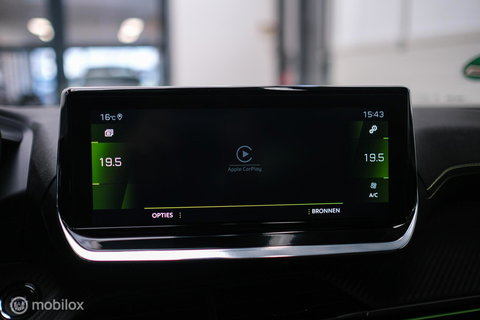 Peugeot 2008 1.2 PureTech GT | Panorama | Trekhaak | Camera | LED | Dealer OH | Nieuwe distributie | rijklaar |