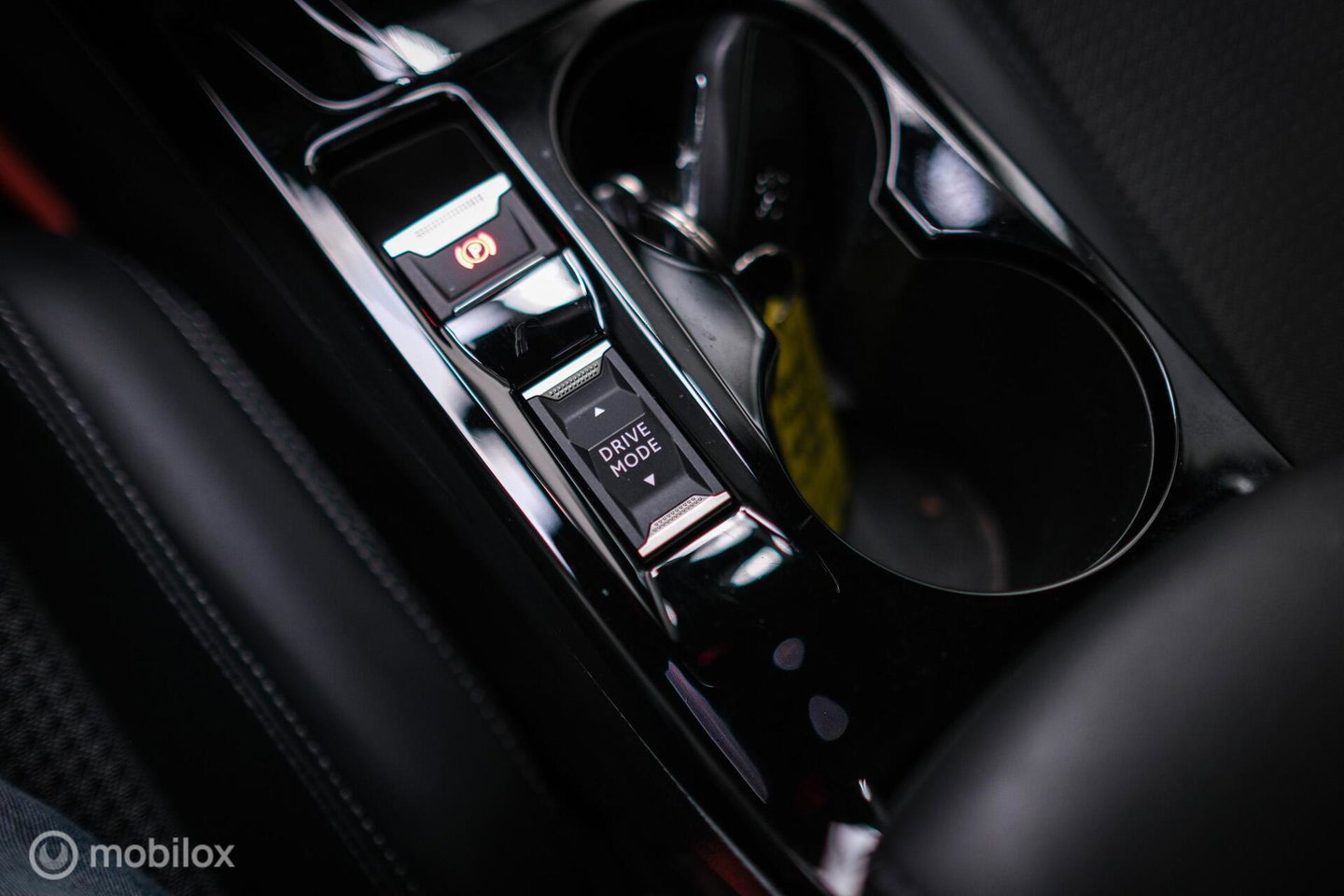 Peugeot 2008 1.2 PureTech GT | Panorama | Trekhaak | Camera | LED | Dealer OH | Nieuwe distributie | rijklaar |