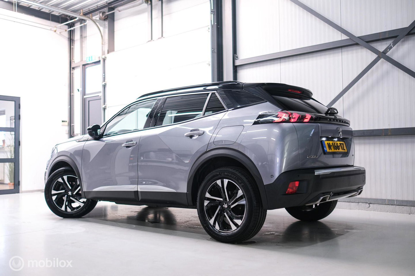 Peugeot 2008 1.2 PureTech GT | Panorama | Trekhaak | Camera | LED | Dealer OH | Nieuwe distributie | rijklaar |