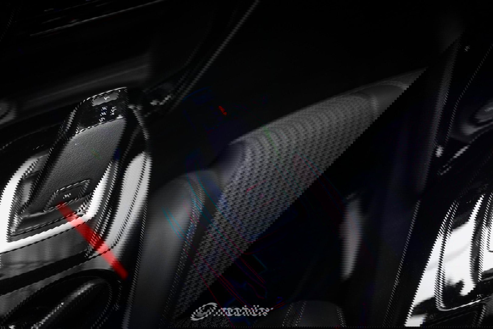 Peugeot 2008 1.2 PureTech GT | Panorama | Trekhaak | Camera | LED | Dealer OH | Nieuwe distributie | rijklaar |