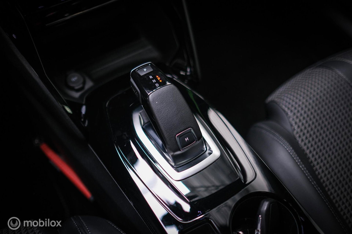 Peugeot 2008 1.2 PureTech GT | Panorama | Trekhaak | Camera | LED | Dealer OH | Nieuwe distributie | rijklaar |