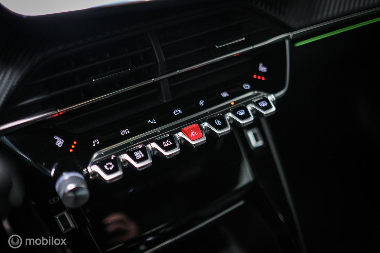 Peugeot 2008 1.2 PureTech GT | Panorama | Trekhaak | Camera | LED | Dealer OH | Nieuwe distributie | rijklaar |