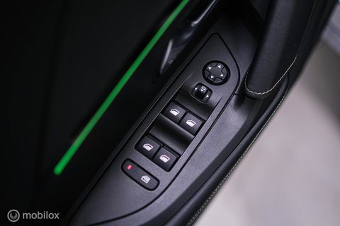 Peugeot 2008 1.2 PureTech GT | Panorama | Trekhaak | Camera | LED | Dealer OH | Nieuwe distributie | rijklaar |