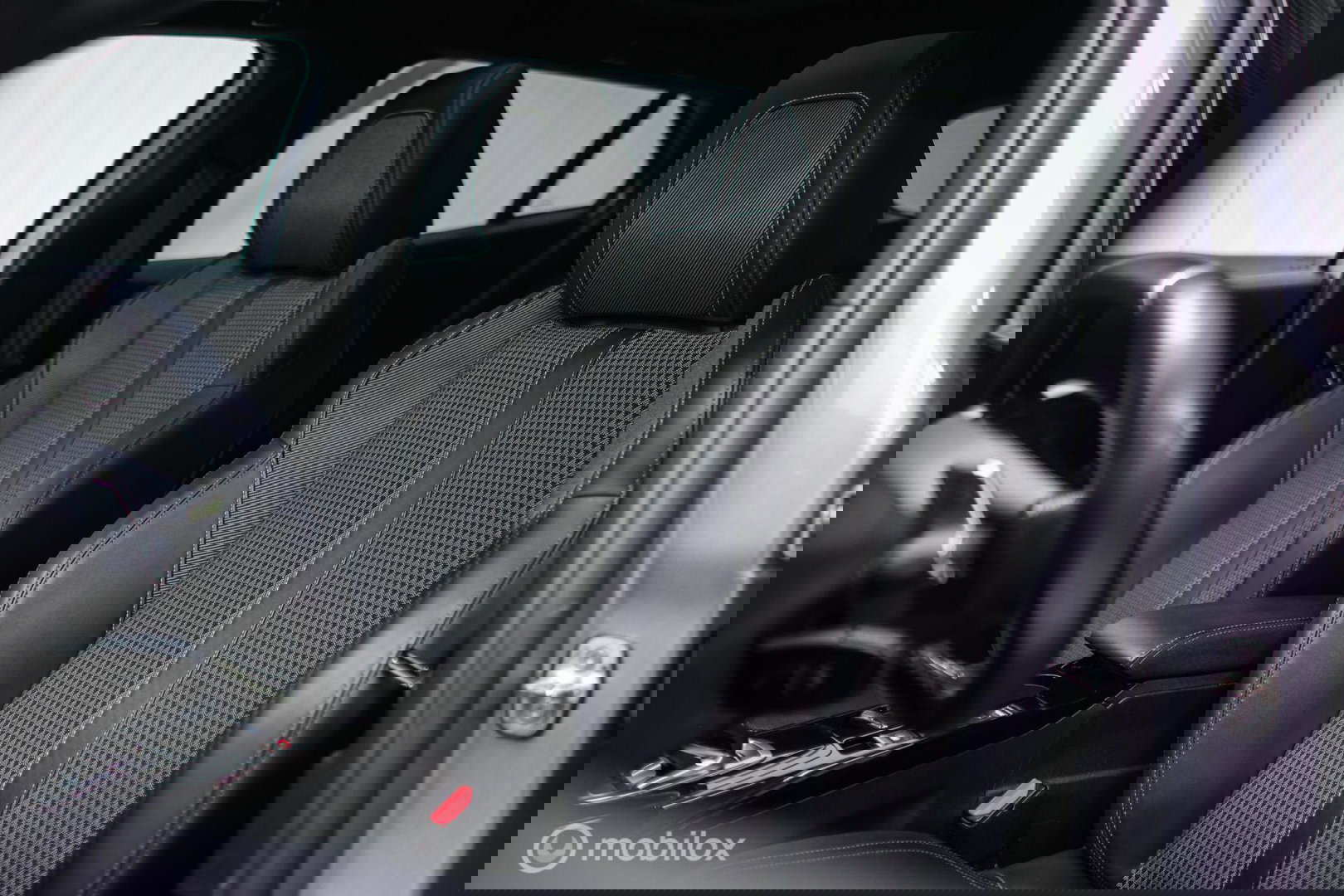 Peugeot 2008 1.2 PureTech GT | Panorama | Trekhaak | Camera | LED | Dealer OH | Nieuwe distributie | rijklaar |