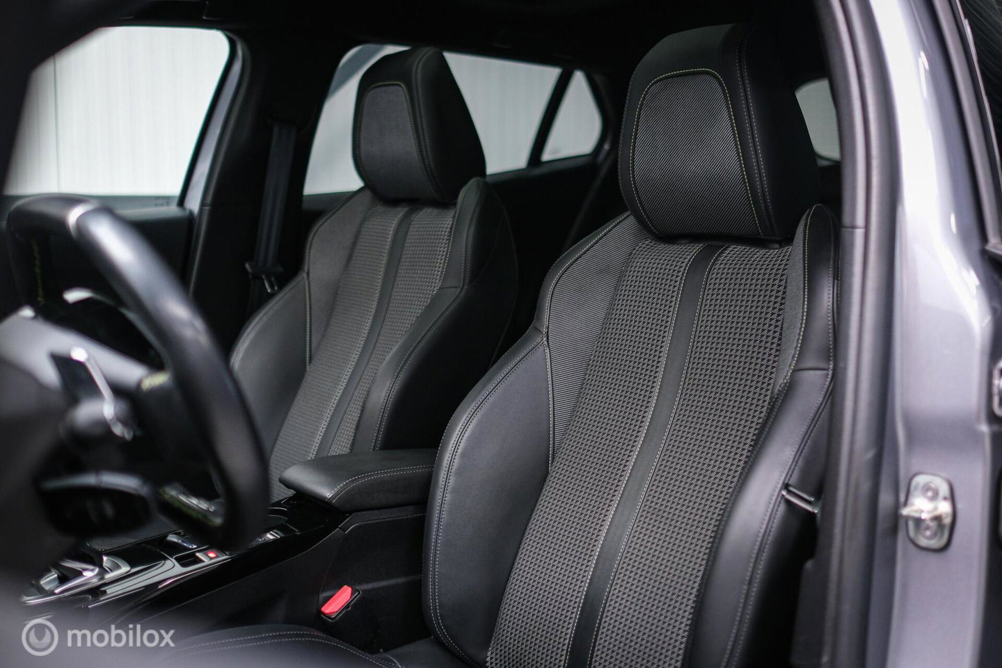 Peugeot 2008 1.2 PureTech GT | Panorama | Trekhaak | Camera | LED | Dealer OH | Nieuwe distributie | rijklaar |