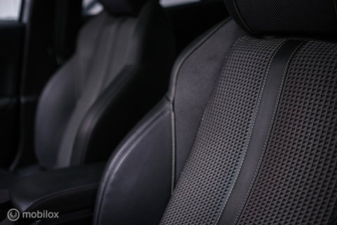 Peugeot 2008 1.2 PureTech GT | Panorama | Trekhaak | Camera | LED | Dealer OH | Nieuwe distributie | rijklaar |