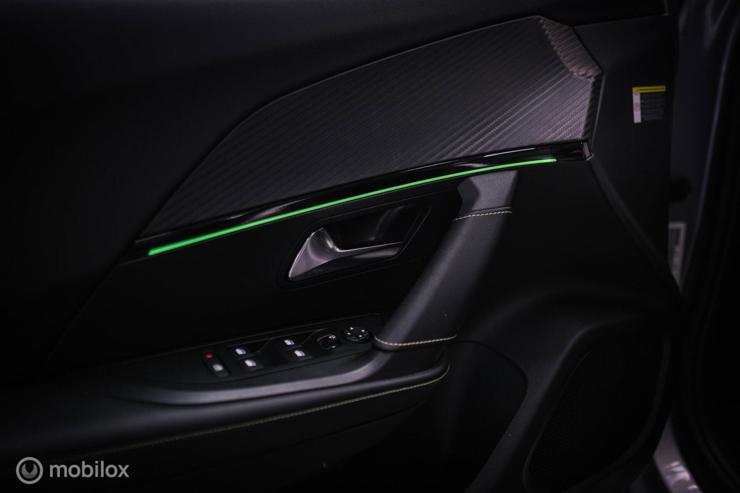 Peugeot 2008 1.2 PureTech GT | Panorama | Trekhaak | Camera | LED | Dealer OH | Nieuwe distributie | rijklaar |