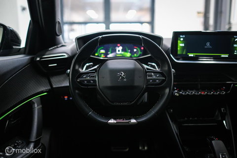 Peugeot 2008 1.2 PureTech GT | Panorama | Trekhaak | Camera | LED | Dealer OH | Nieuwe distributie | rijklaar |