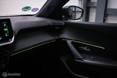 Peugeot 2008 1.2 PureTech GT | Panorama | Trekhaak | Camera | LED | Dealer OH | Nieuwe distributie | rijklaar |