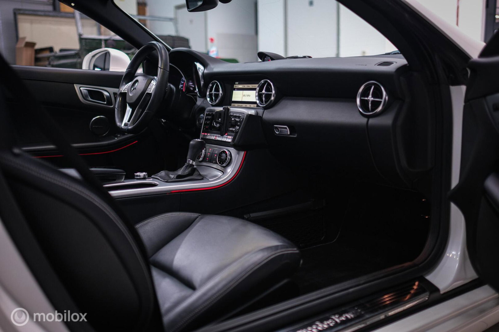 Mercedes-Benz SLK 350 V6 306 pk | Airscarf | Harman Kardon | Memory | LED | Navigatie | Keyless | Cruise | Zeer mooi | Lage km stand |