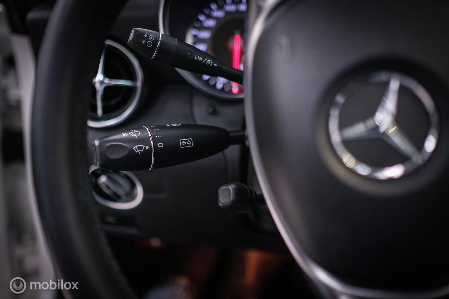 Mercedes-Benz SLK 350 V6 306 pk | Airscarf | Harman Kardon | Memory | LED | Navigatie | Keyless | Cruise | Zeer mooi | Lage km stand |