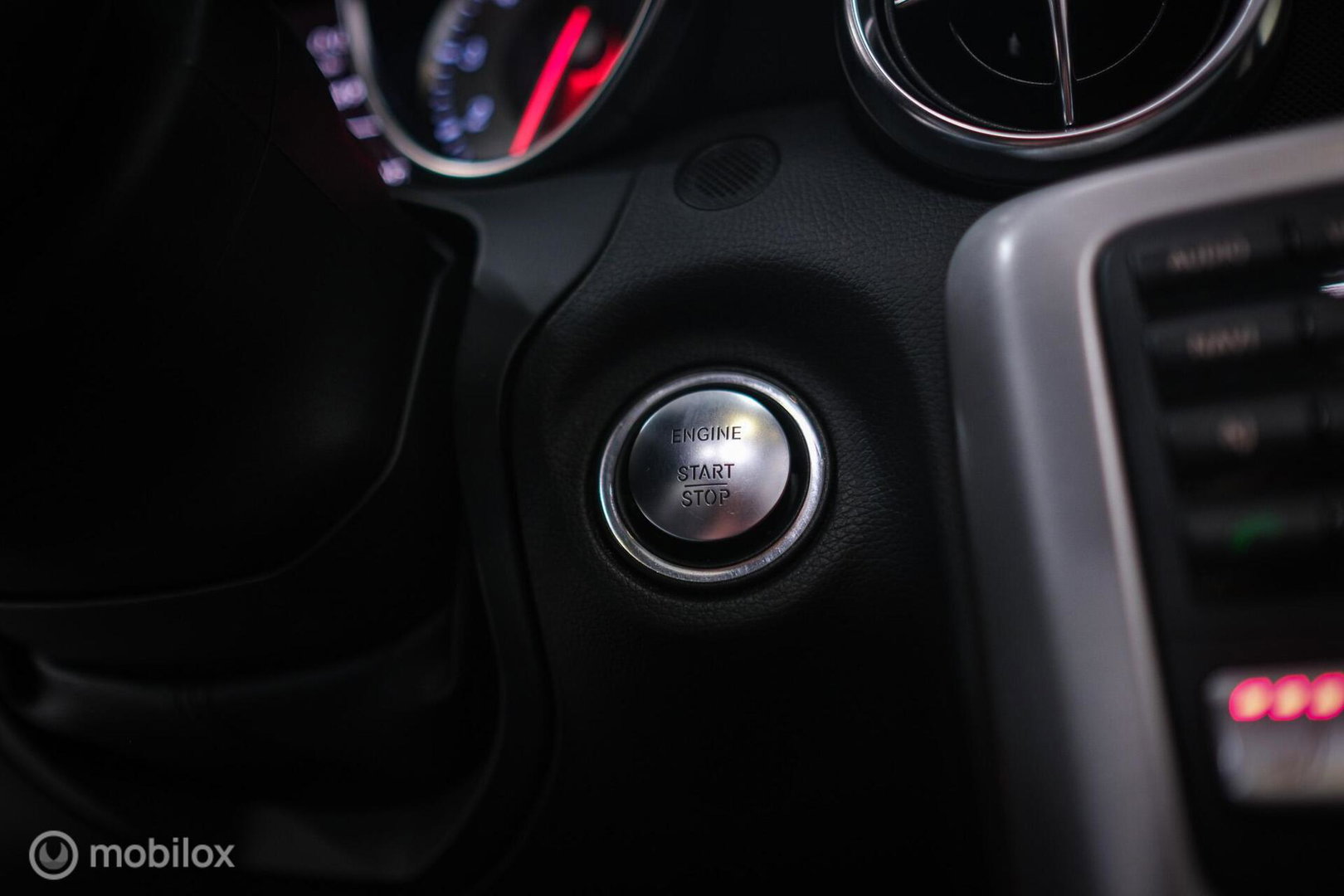 Mercedes-Benz SLK 350 V6 306 pk | Airscarf | Harman Kardon | Memory | LED | Navigatie | Keyless | Cruise | Zeer mooi | Lage km stand |