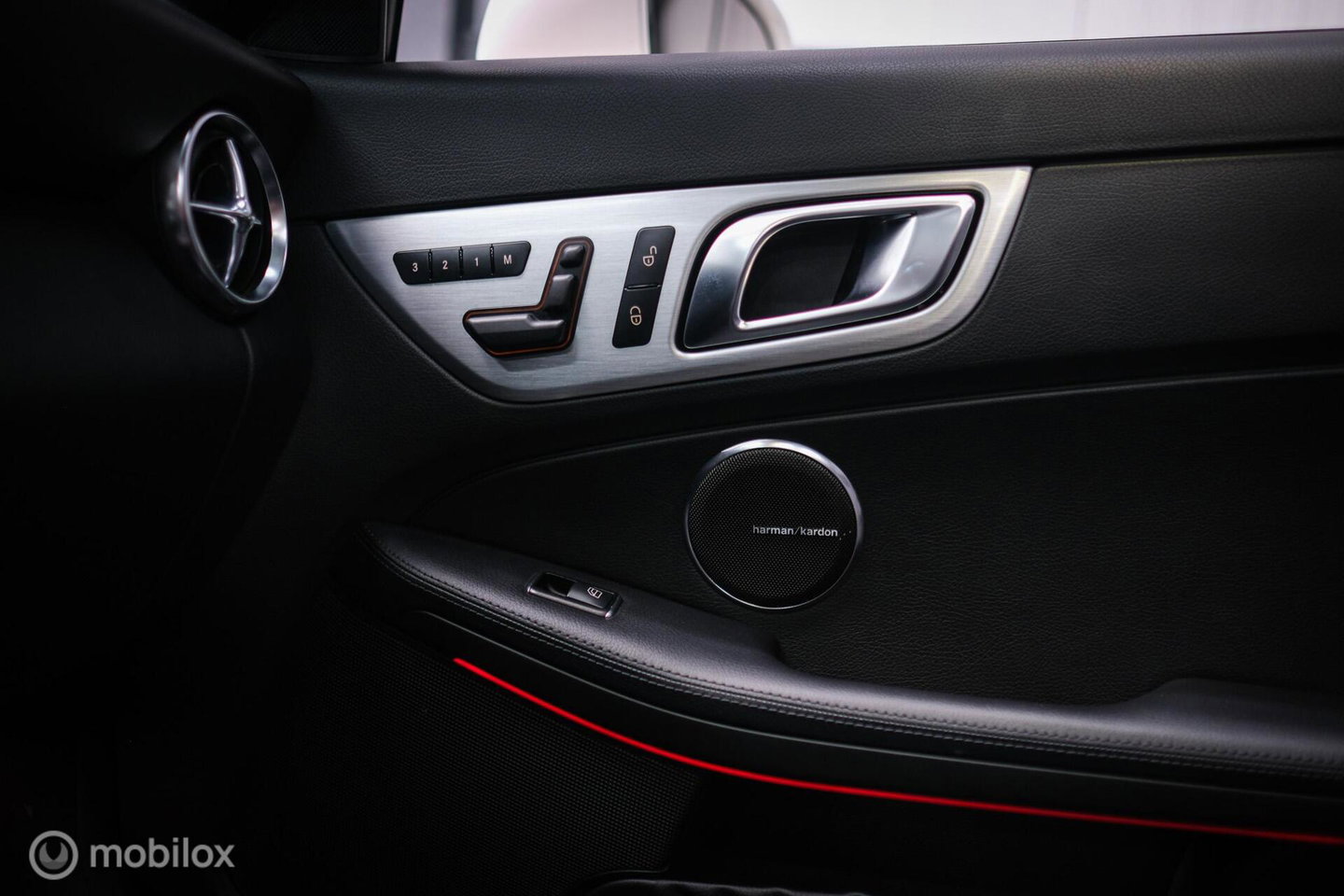 Mercedes-Benz SLK 350 V6 306 pk | Airscarf | Harman Kardon | Memory | LED | Navigatie | Keyless | Cruise | Zeer mooi | Lage km stand |