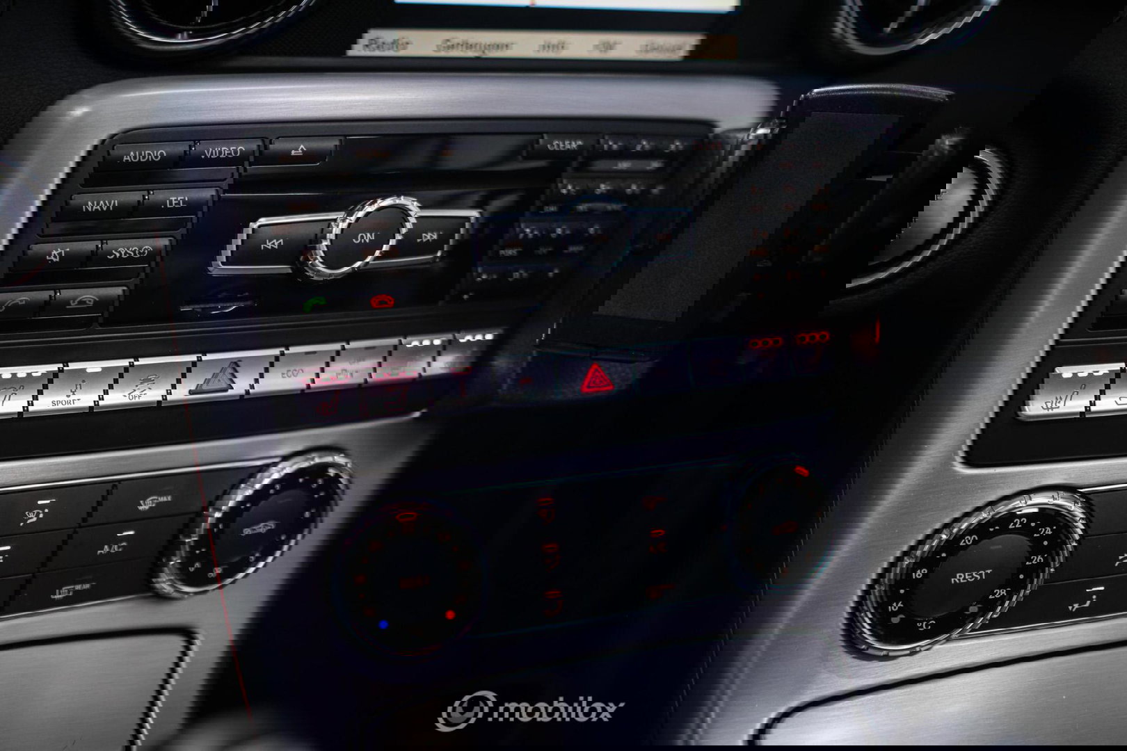 Mercedes-Benz SLK 350 V6 306 pk | Airscarf | Harman Kardon | Memory | LED | Navigatie | Keyless | Cruise | Zeer mooi | Lage km stand |